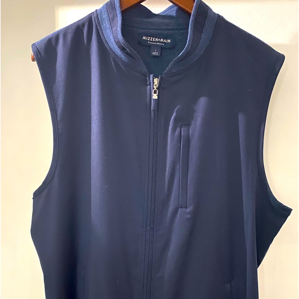 Mens zipped vest